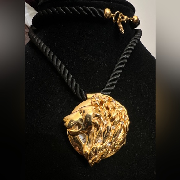 BOLD ELEGANCE Quartz Lion Head cubic zerconia stone, YG watch. Need battery. - Picture 6 of 6